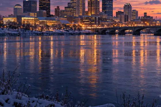 Illustration: the Des Moines skyline at dusk in winter